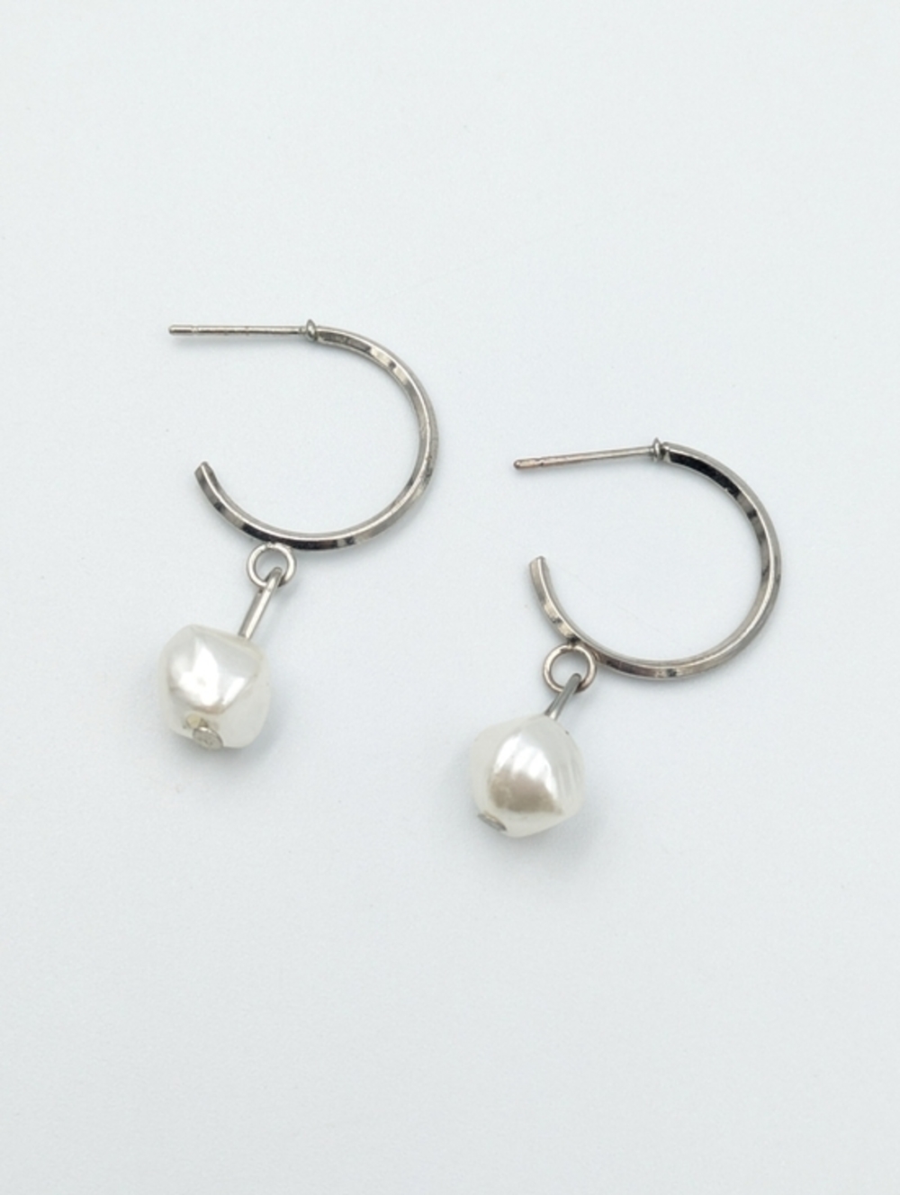 5/25$ Silver tone and faux pearl earrings